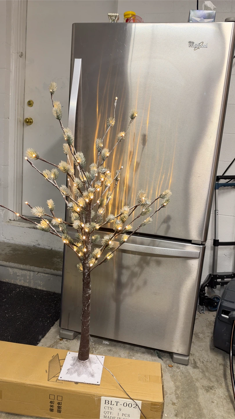 Pine leave snowy new Decorative Tree 4 feet - photo 5