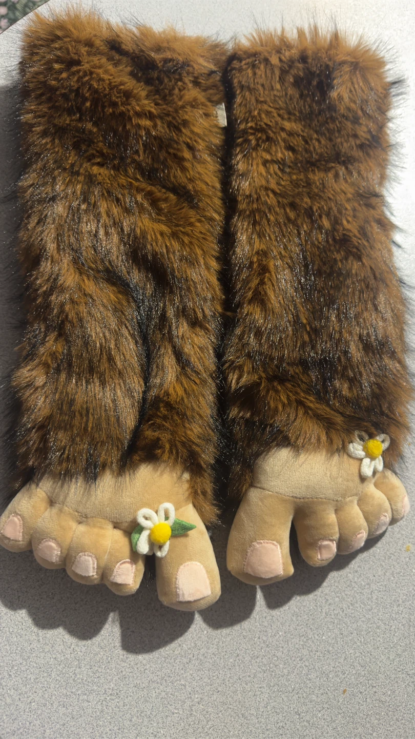 Fuzzy Bigfoot Slippers with Daisy Accents - photo 4