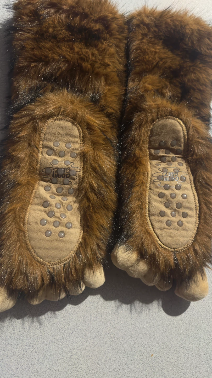 Fuzzy Bigfoot Slippers with Daisy Accents - photo 3