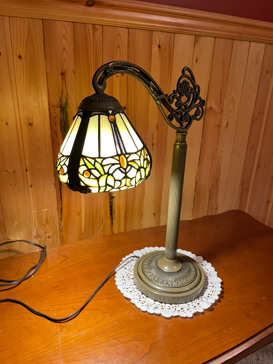 A beautiful Tiffany Style stained glass gooseneck table lamp - photo 2