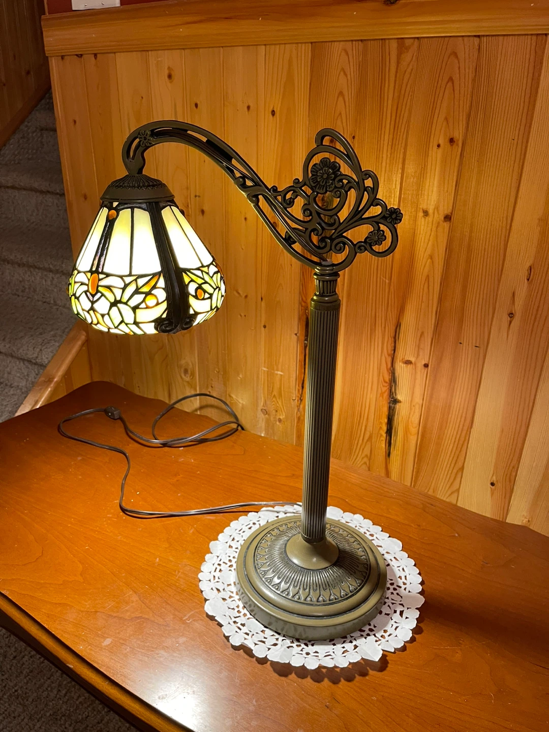 A beautiful Tiffany Style stained glass gooseneck table lamp - photo 3