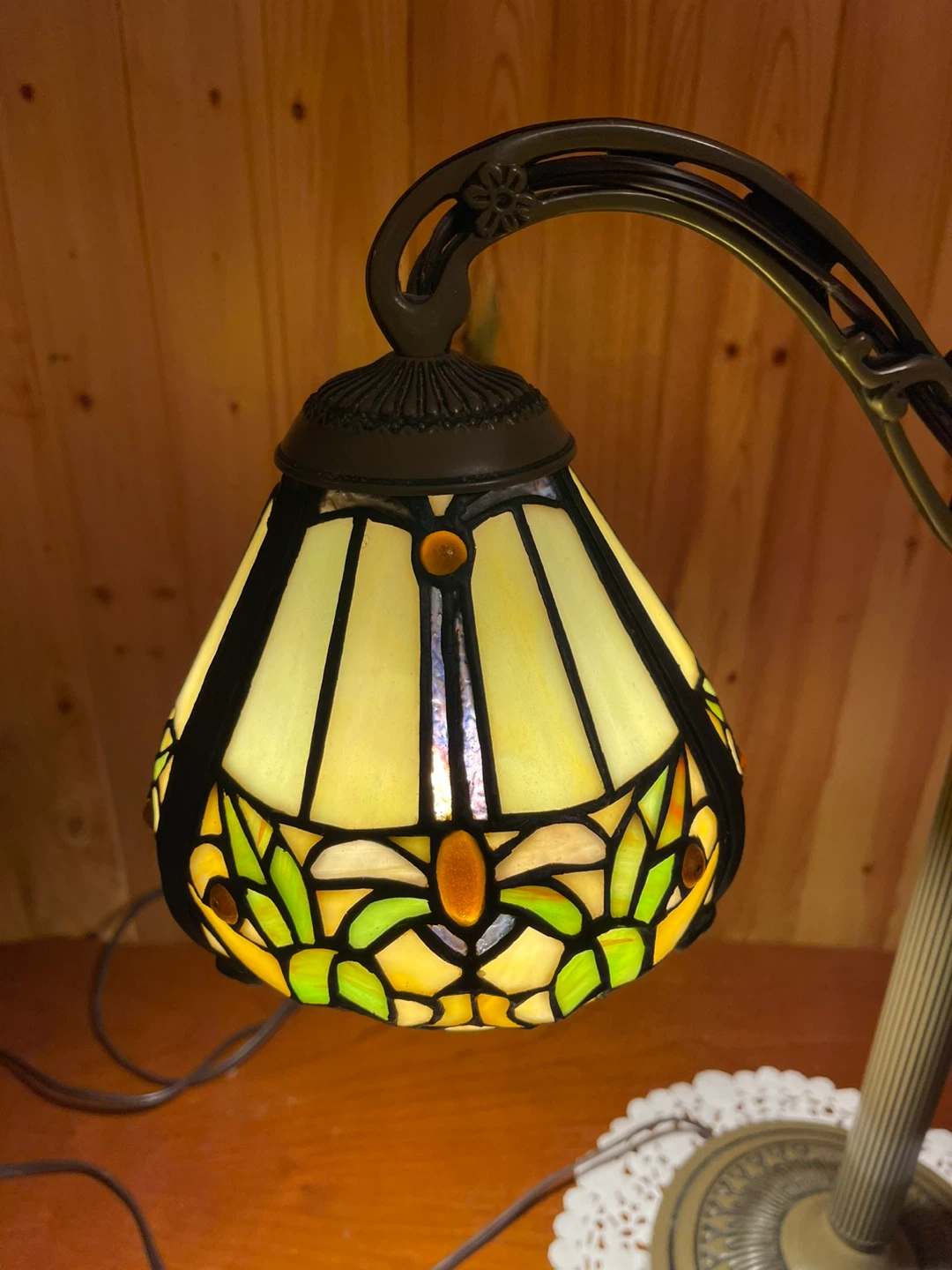 A beautiful Tiffany Style stained glass gooseneck table lamp - photo 4