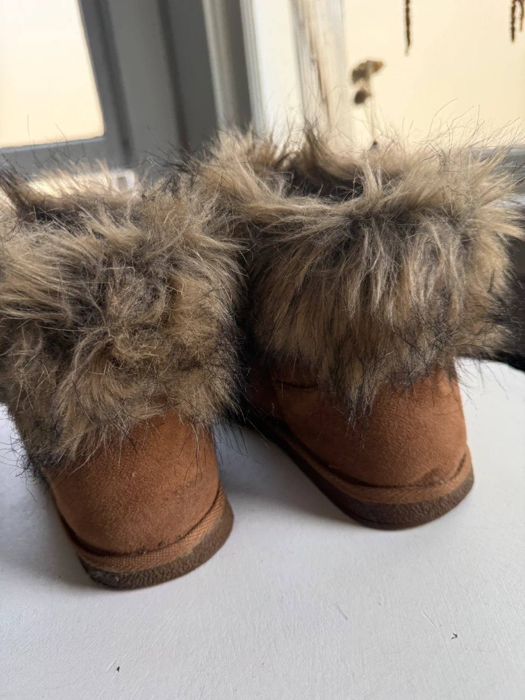 Fuzzy warm boots - size 9 - photo 5