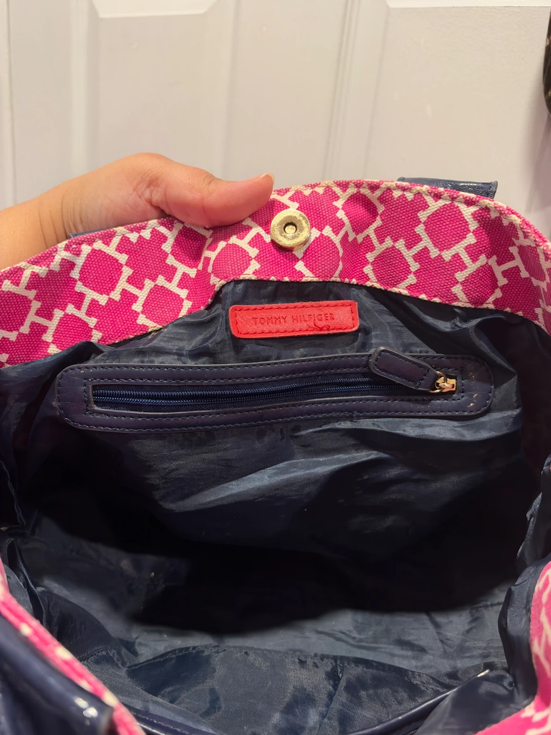 Tommy Hilfiger Pink Monogram Handbag - photo 5