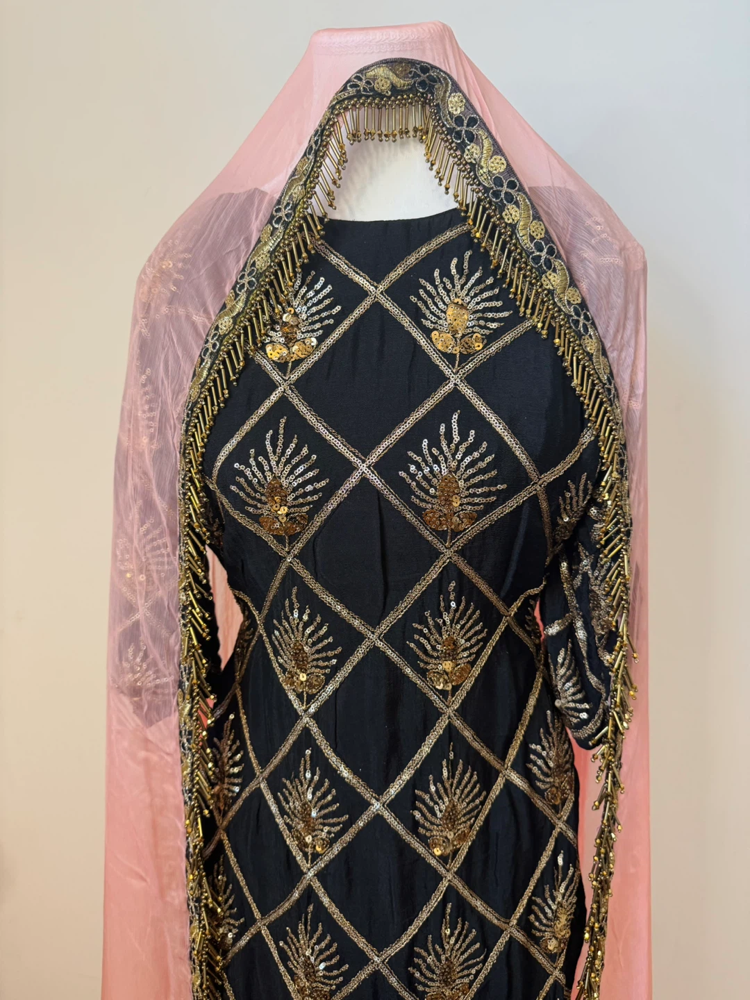 Black and peach Sequinned Punjabi Suit size 34 - photo 2