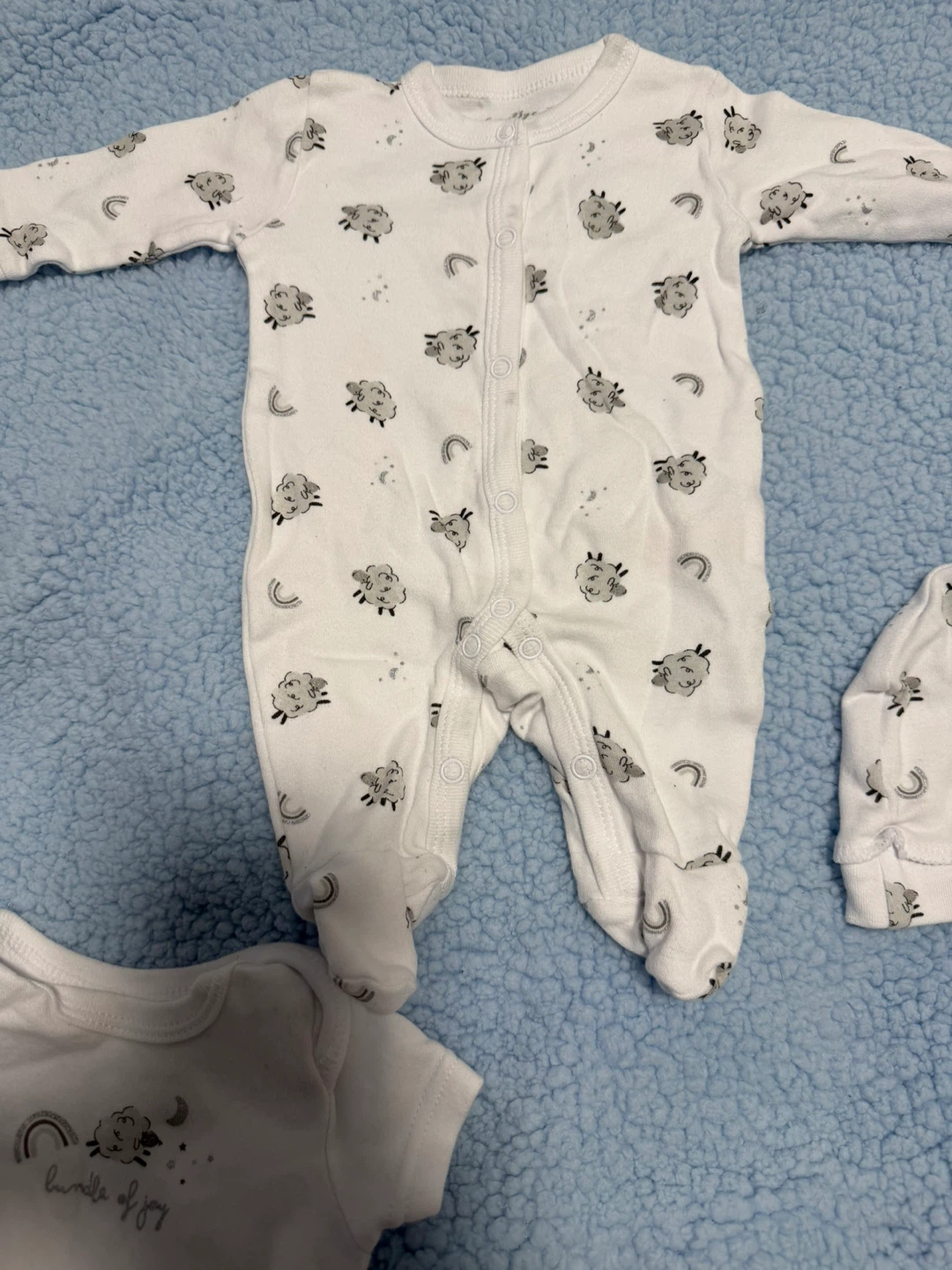 Newborn 3-Piece Baby Set – Brand New, Never Worn 🤍 - photo 2
