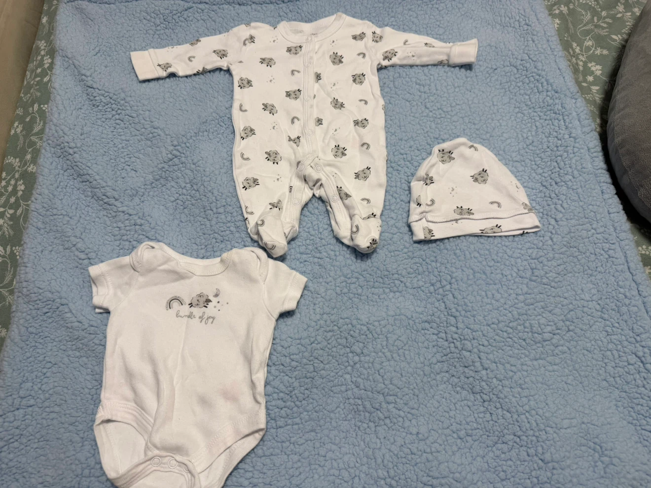 Newborn 3-Piece Baby Set – Brand New, Never Worn 🤍 - photo 4