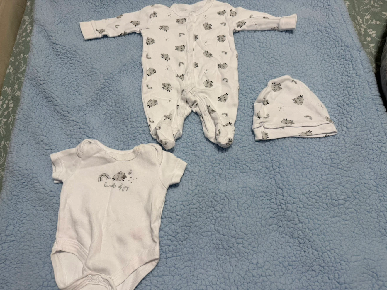 Newborn 3-Piece Baby Set – Brand New, Never Worn 🤍 - photo 5