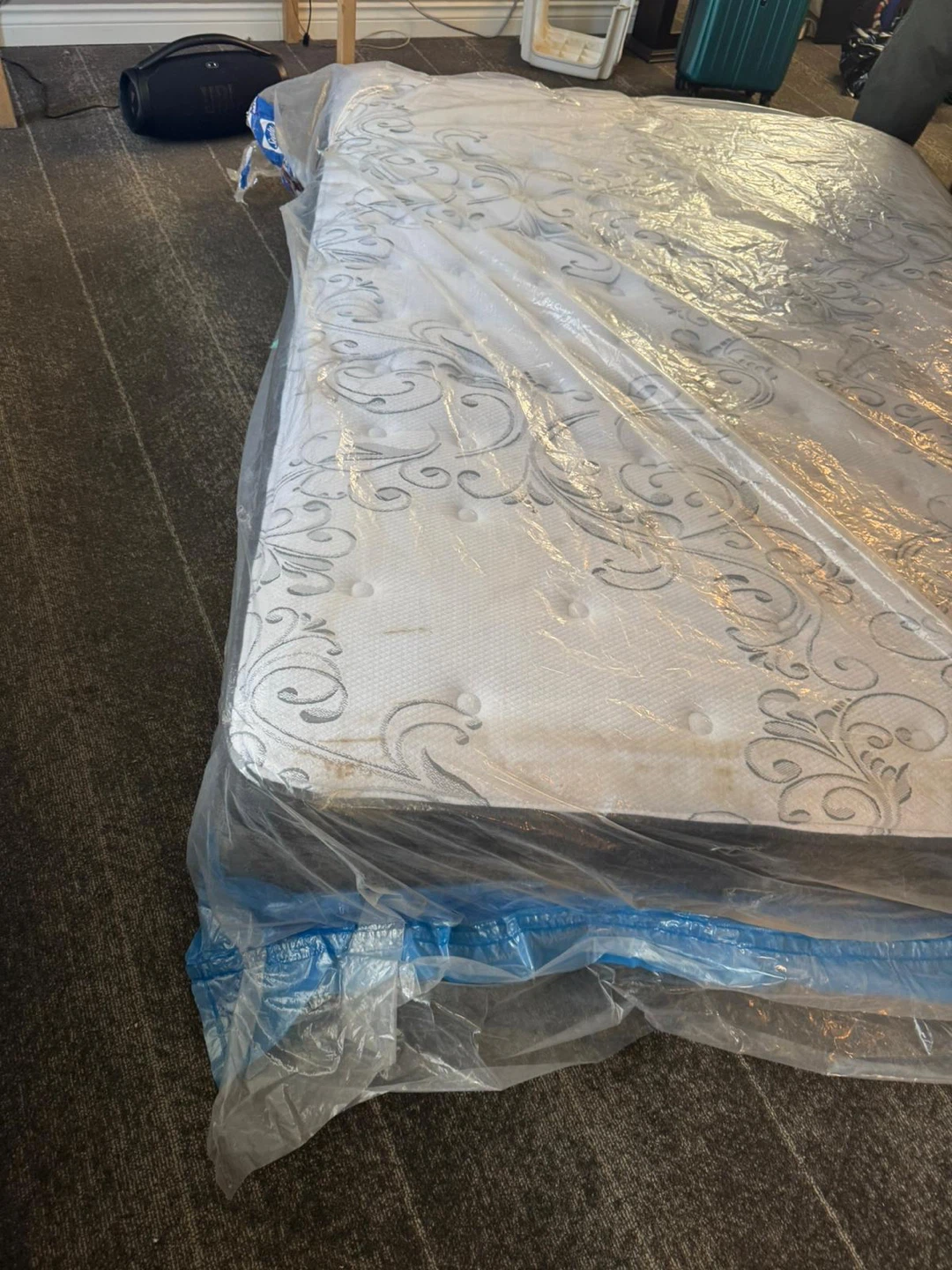 Queen mattress - photo 5