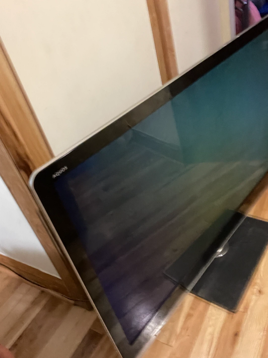 Sharp AQUOS LCD TV - photo 2