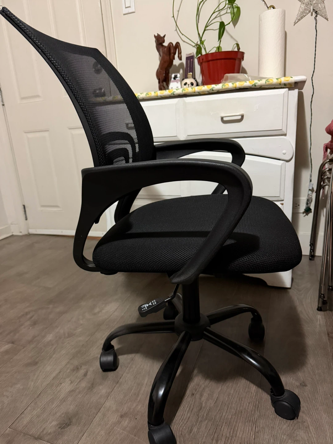 Black Mesh Office Chair - photo 2