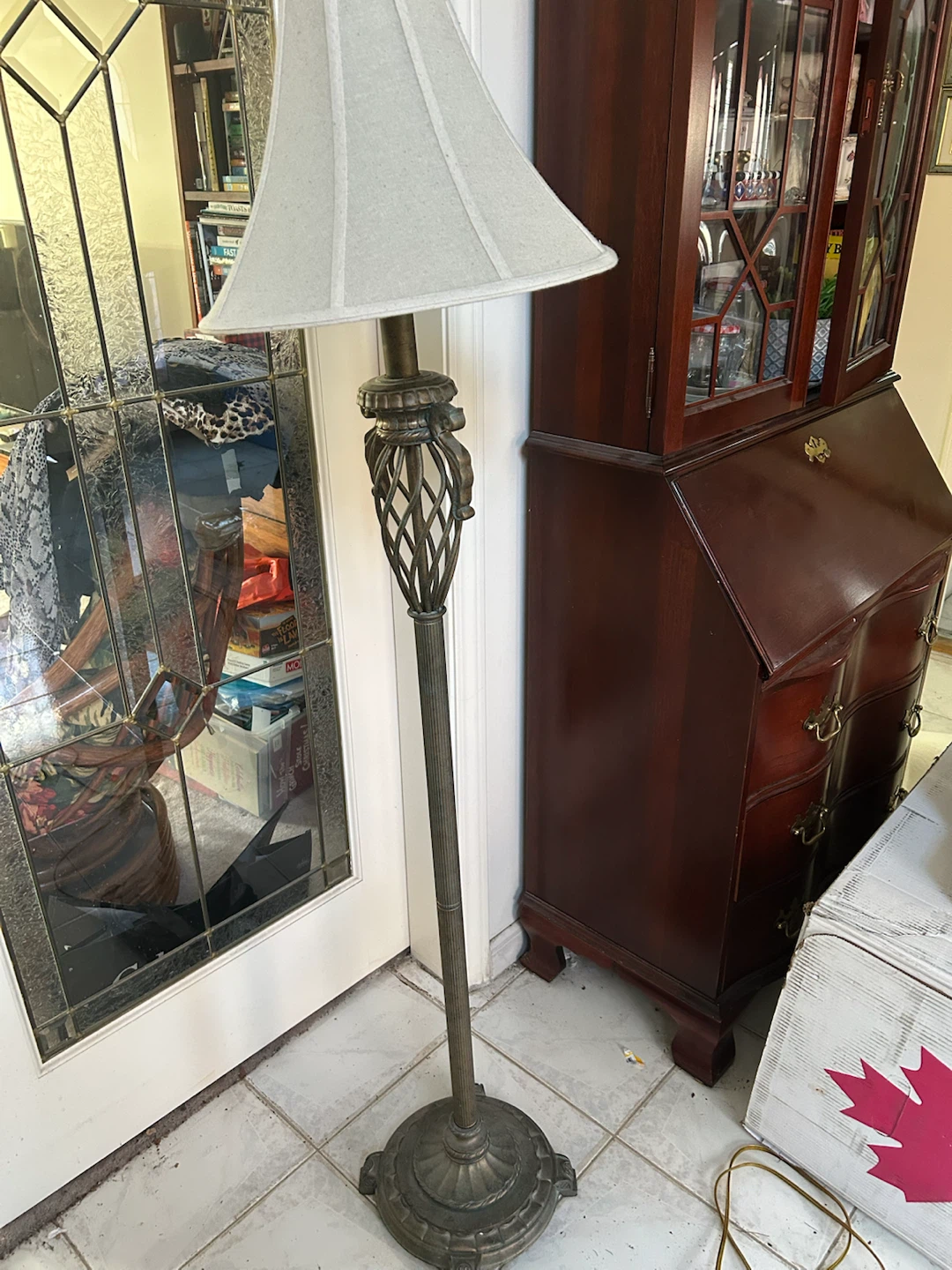 2 Vintage floor lamps. Yes both work. Yes light Bulb included.
