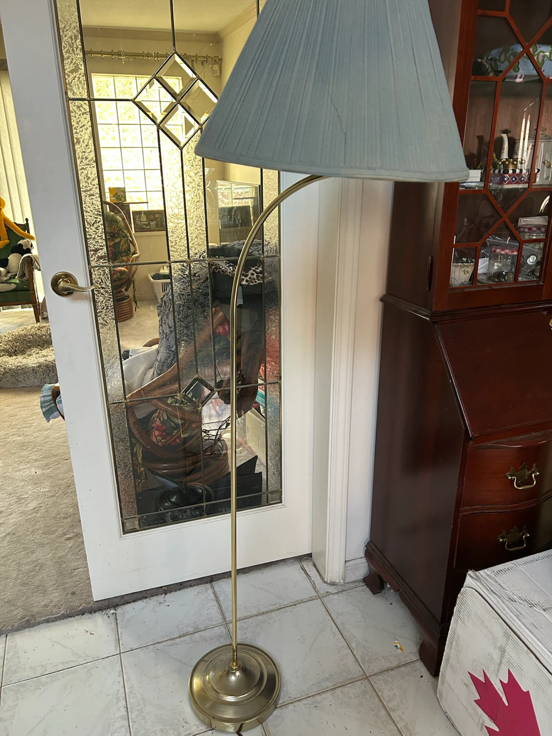 2 Vintage floor lamps. Yes both work. Yes light Bulb included. - photo 2