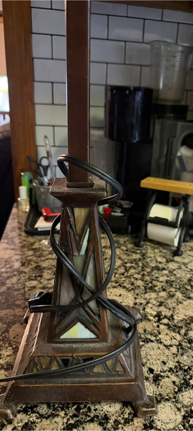 Mission Style Stained Glass Table Lamp - photo 4