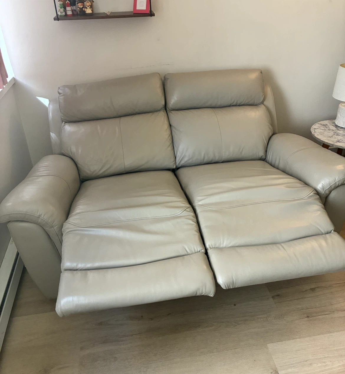 Leather Power Loveseat w/ Power Headrest Raymour & Flanigan - photo 2