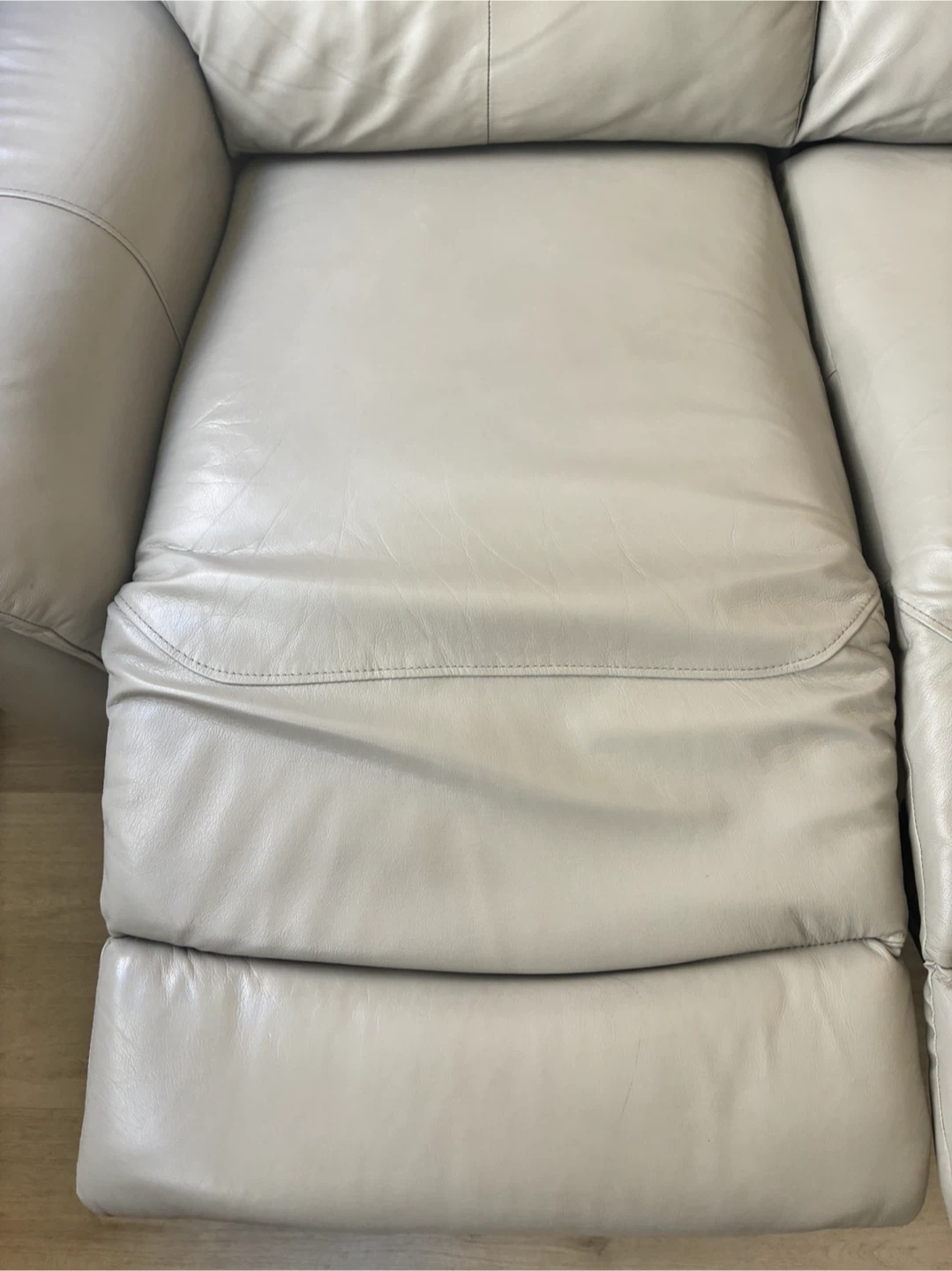 Leather Power Loveseat w/ Power Headrest Raymour & Flanigan - photo 3