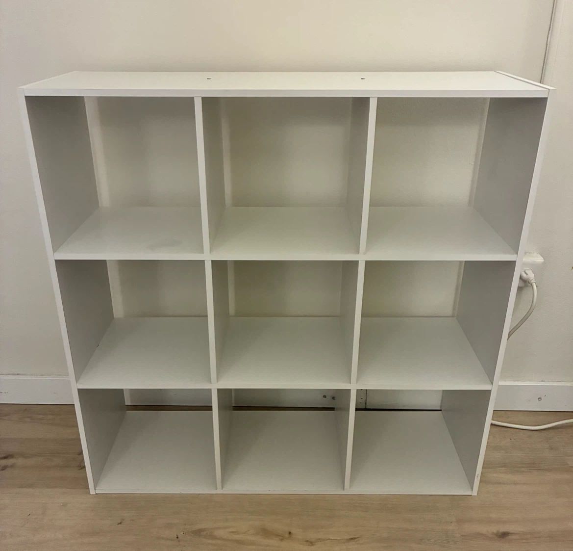 11” 9 cube organizer bookshelf- used/good condition