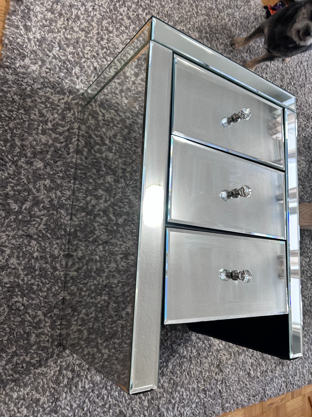 200$ Mirrored 3-Drawer Nightstand - photo 2