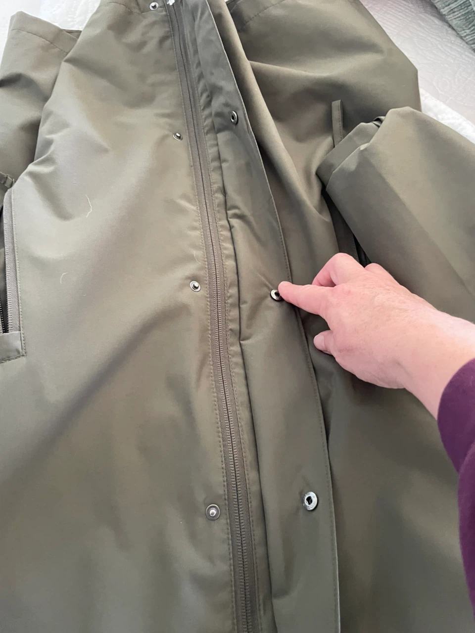 Women’s Medium Helly Hansen Olive Rain Jacket - photo 3