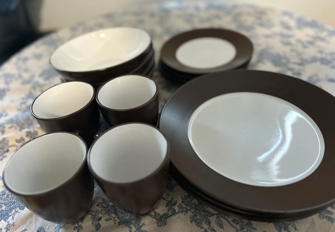 Dinnerware Set for 4 - 16 Pieces (Never Used)
