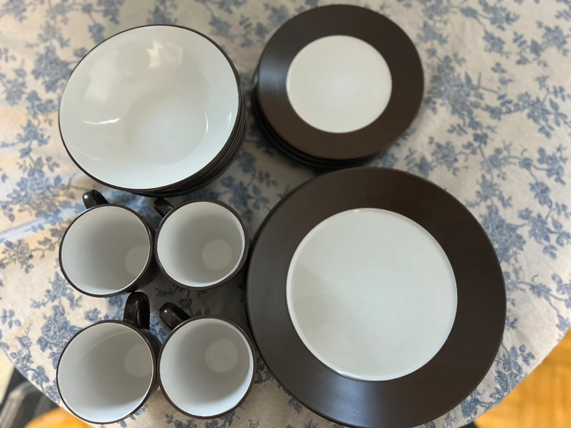 Dinnerware Set for 4 - 16 Pieces (Never Used) - photo 2