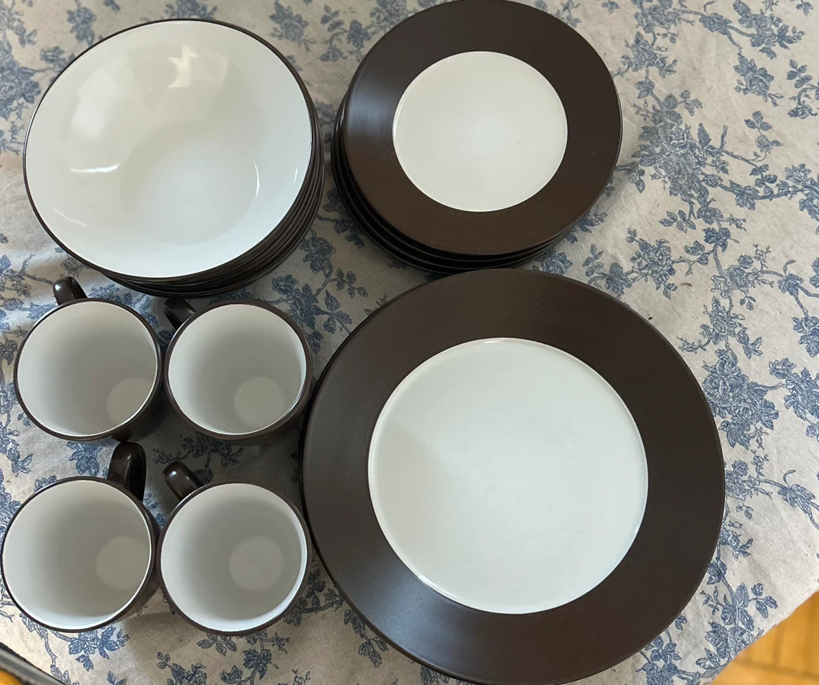 Dinnerware Set for 4 - 16 Pieces (Never Used) - photo 3
