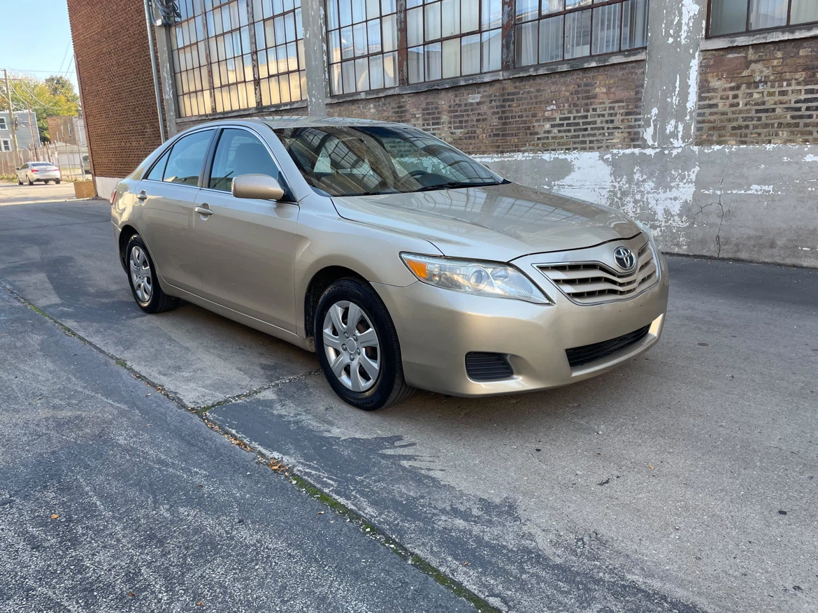 2010 Toyota Camry LE Sedan - photo 2