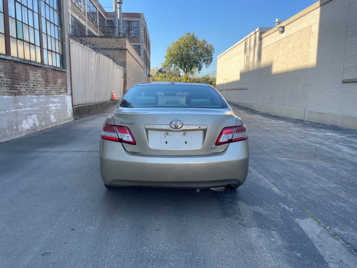 2010 Toyota Camry LE Sedan - photo 3