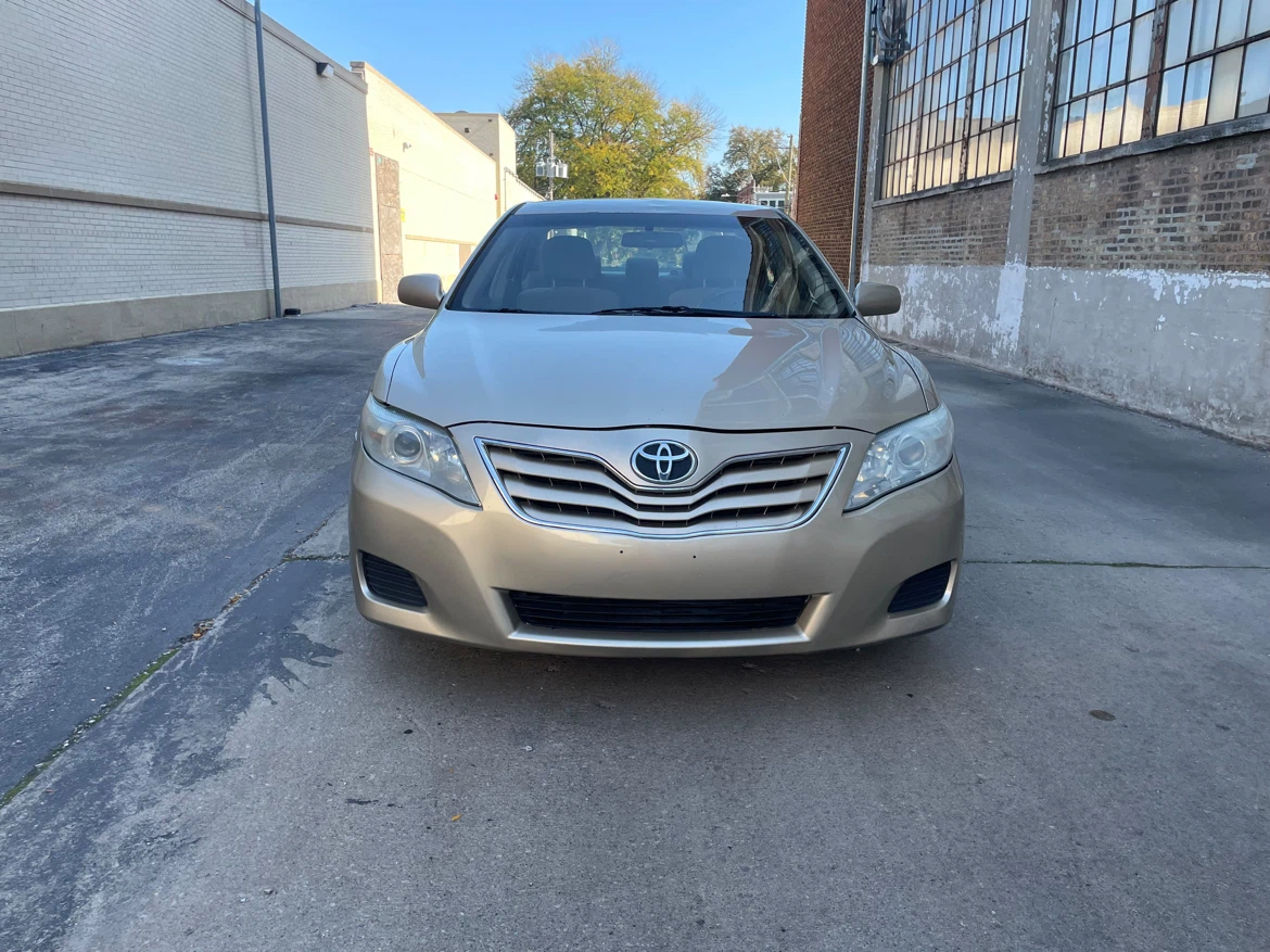 2010 Toyota Camry LE Sedan - photo 4