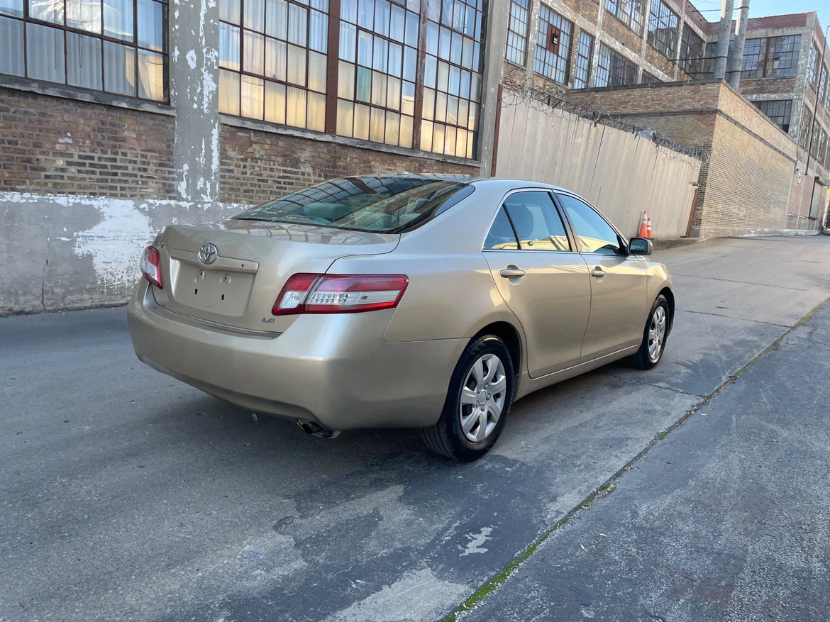 2010 Toyota Camry LE Sedan - photo 5