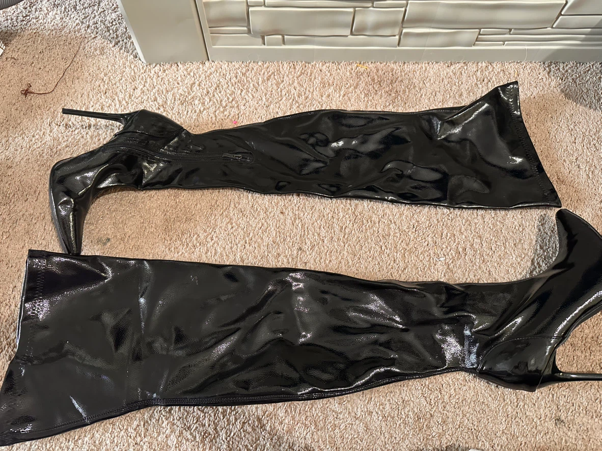 Black patent leather over-the-knee stiletto boots - photo 2