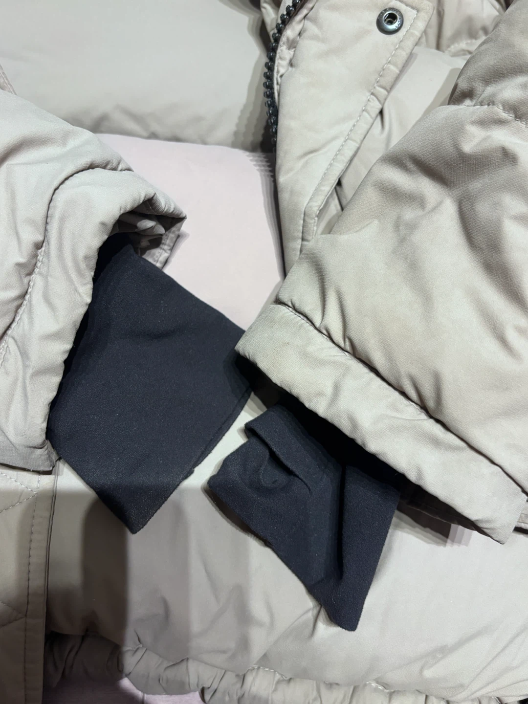 Aritzia Super Puff Shorty - Size L - photo 4