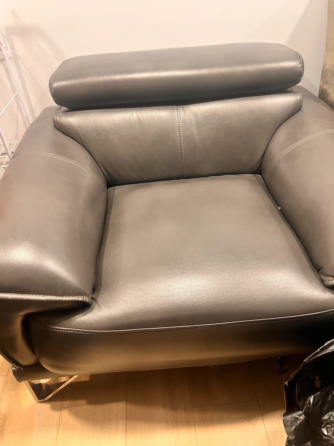 Modern Grey Leather Loveseat - photo 2