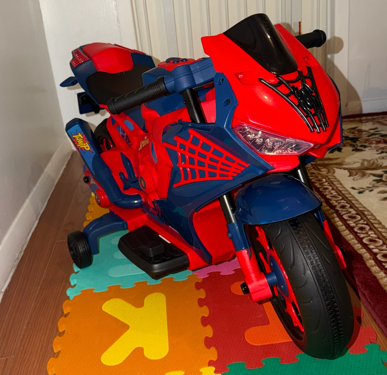 Flybar Marvel Spiderman 6V Battery Ride-On Motorcycle - photo 2