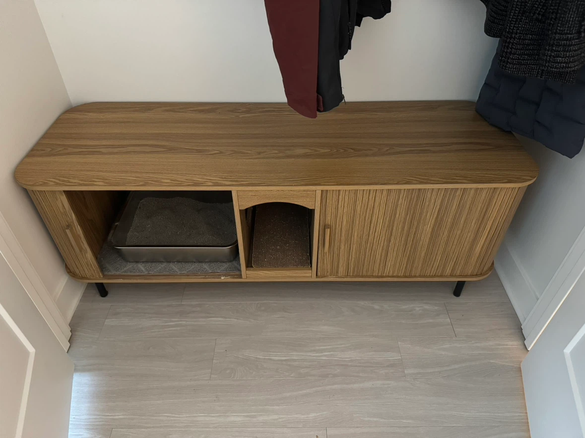 Cat litter cabinet