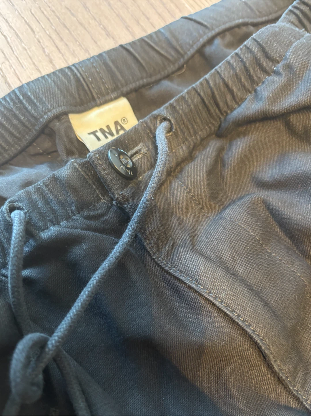 Aritzia TNA women’s Black Cargo, Size M - photo 3
