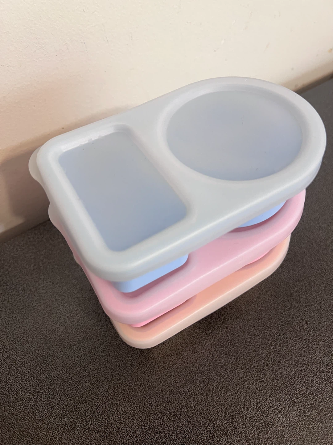 🥣 3-Pack Silicone Food Storage Containers with Lids – Brand New - photo 2