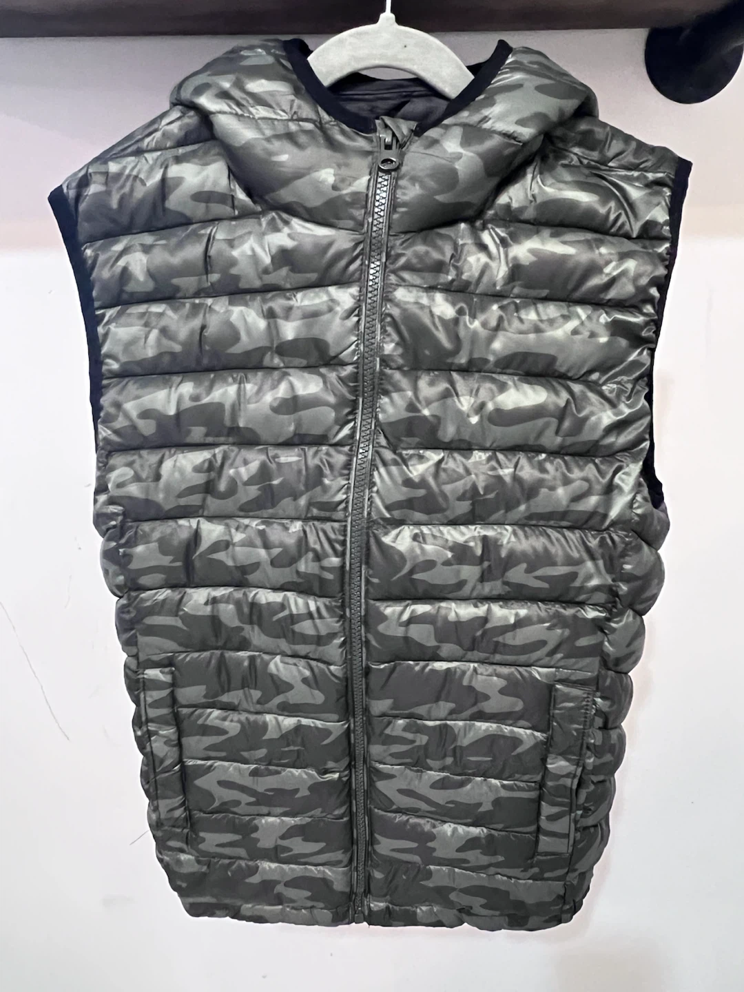 🖤 Mango Kids Boys Camo Hooded Puffer Vest – Size 11–12