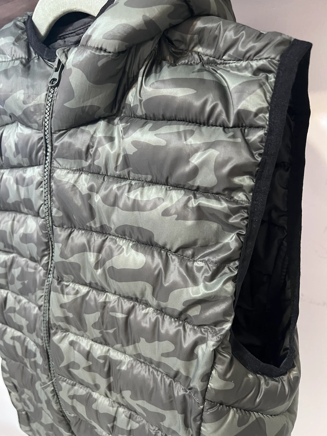 🖤 Mango Kids Boys Camo Hooded Puffer Vest – Size 11–12 - photo 3