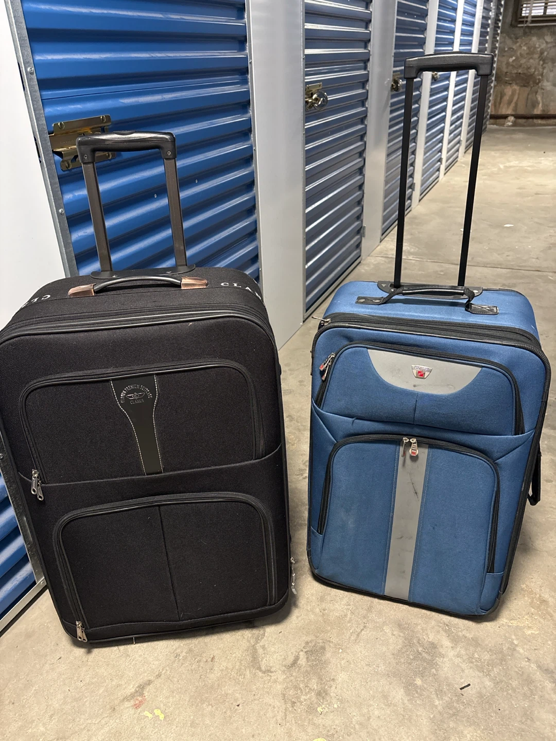 black suitcase and blue suitcase set