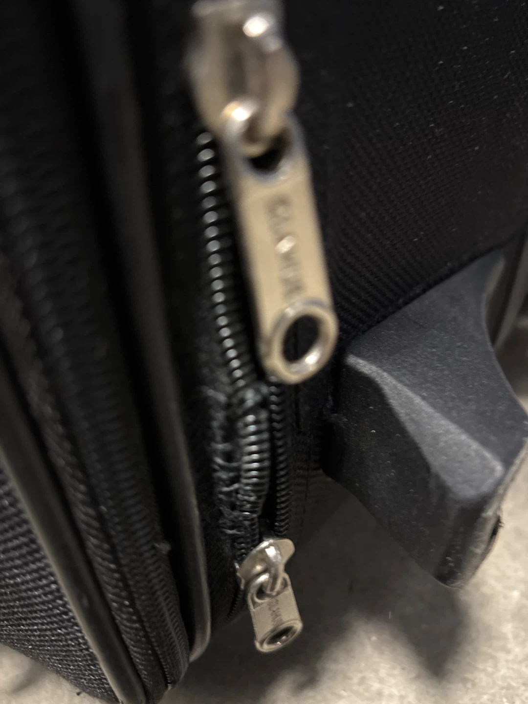 black suitcase and blue suitcase set - photo 4