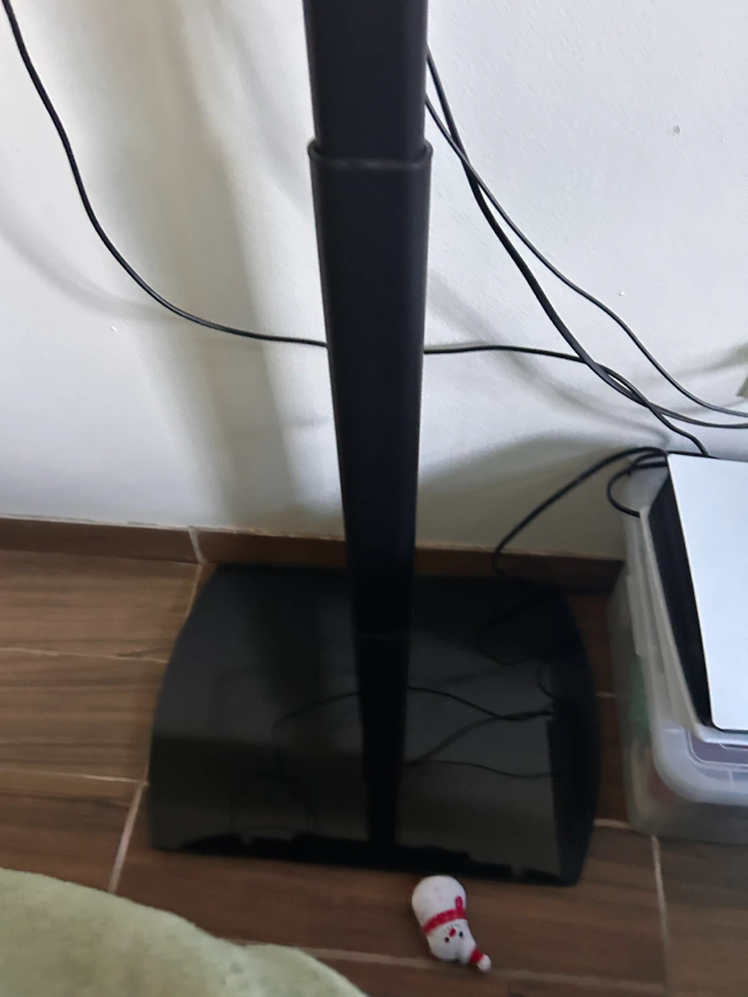 LG 4K UHD TV with Adjustable Floor Stand - photo 2