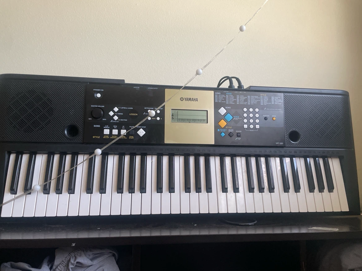 Yamaha YPT-220 Keyboard