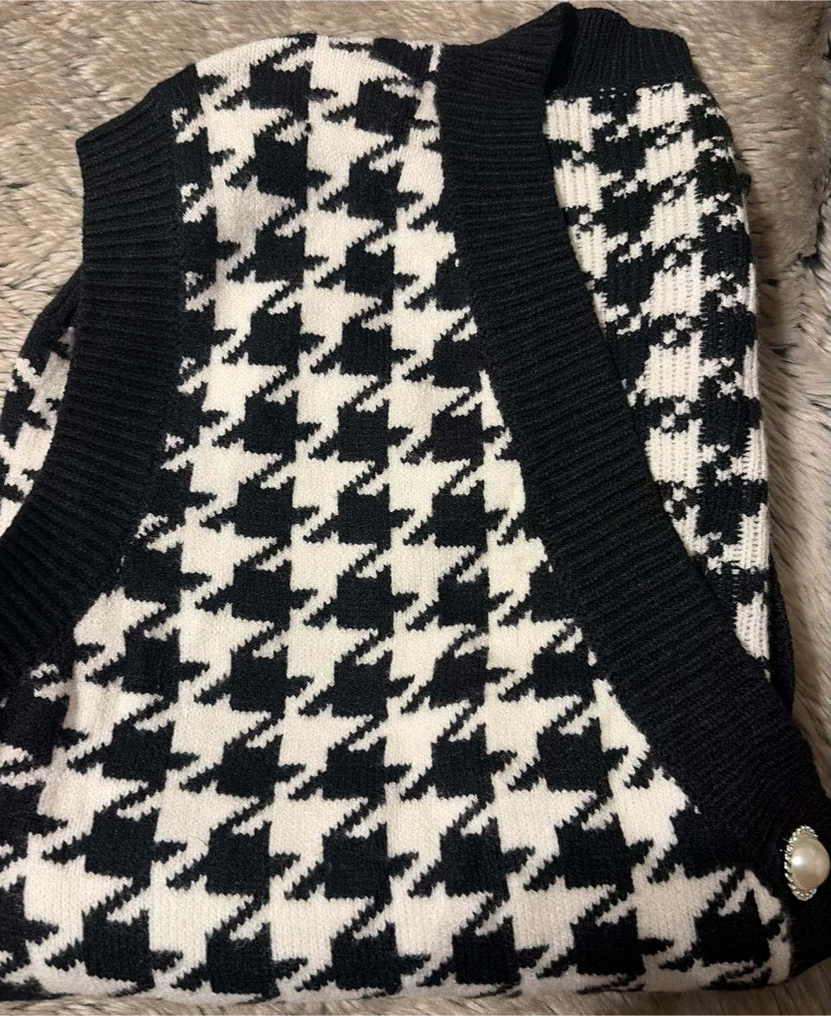 Black and White Houndstooth Knit Cardigan Vest - photo 5