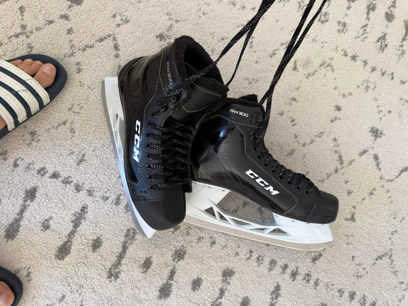 CCM RW300 Ice Skates Size 9