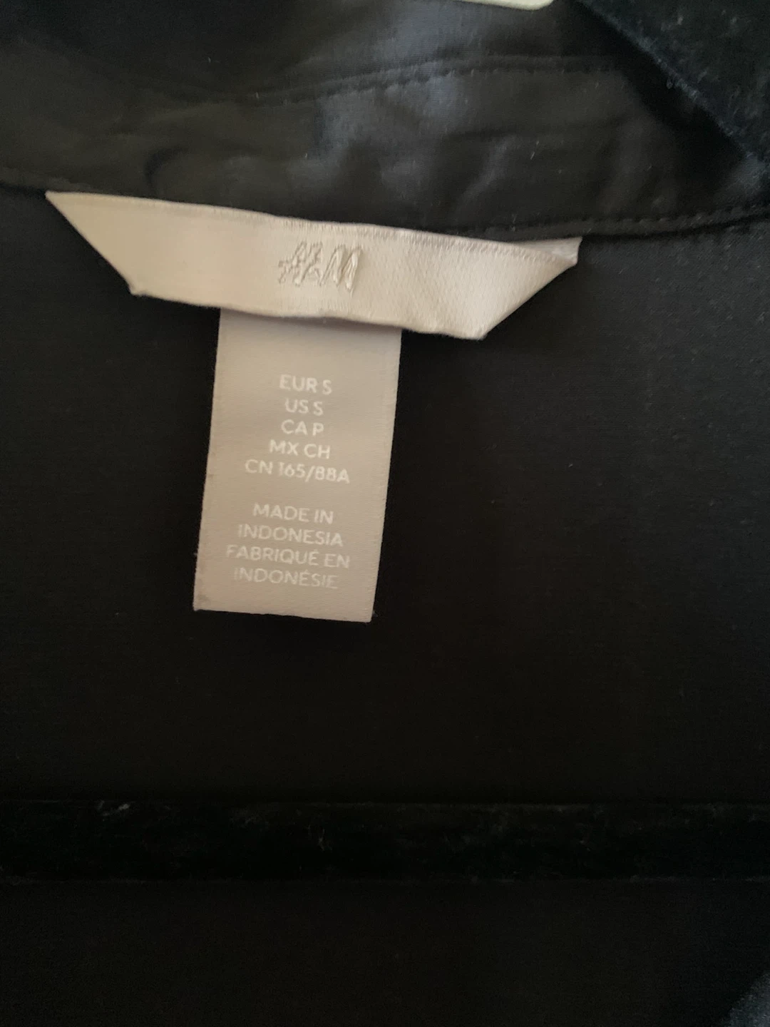 Two H&M V-neck satin blouses - photo 5