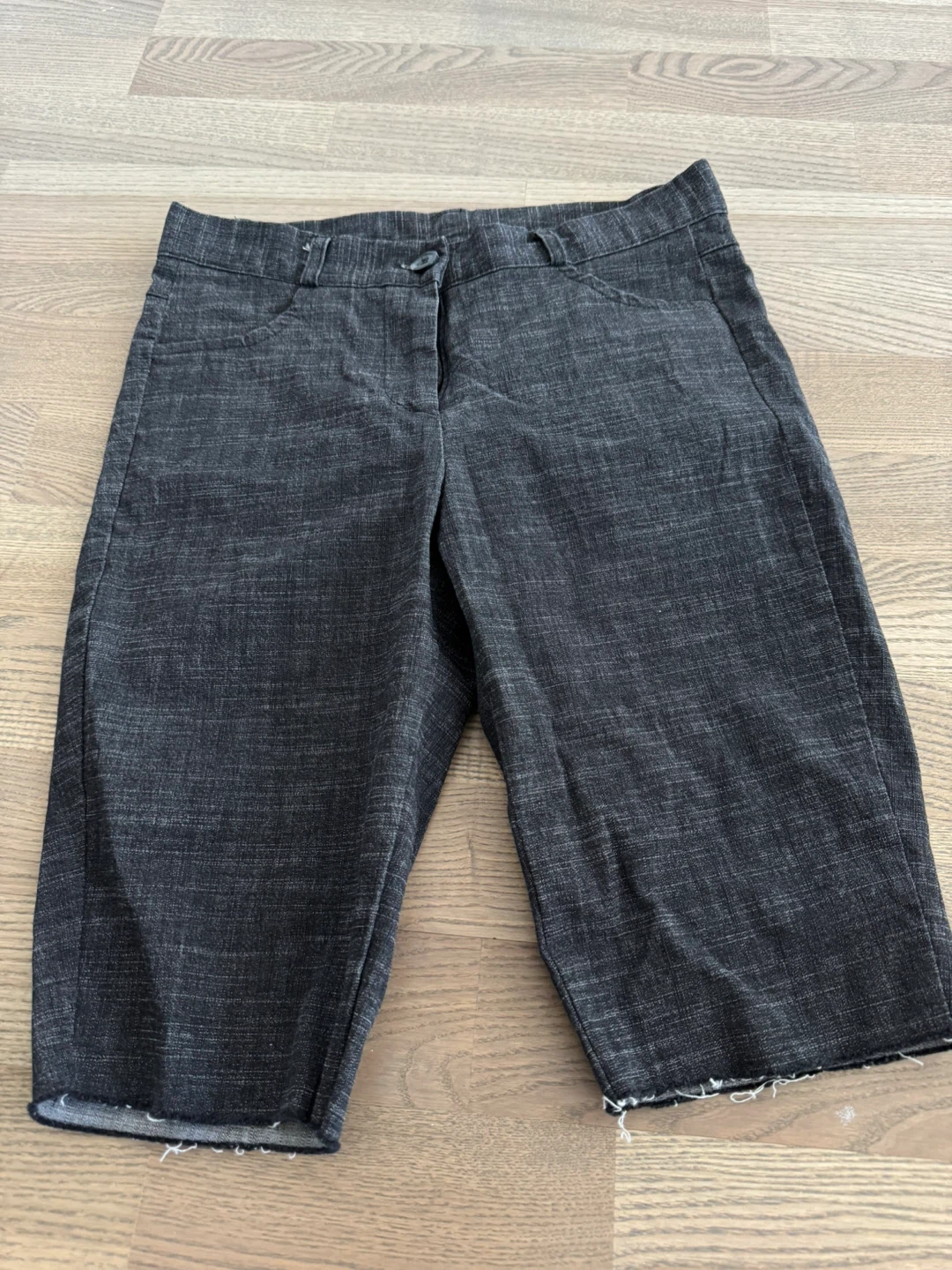 Designer’s Dark grey denim capri shorts - photo 2