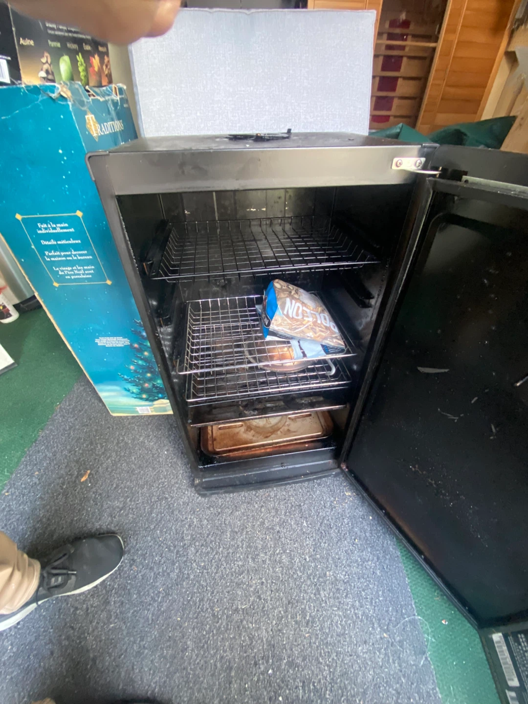 Bradley electric smoker $100 firm - photo 3