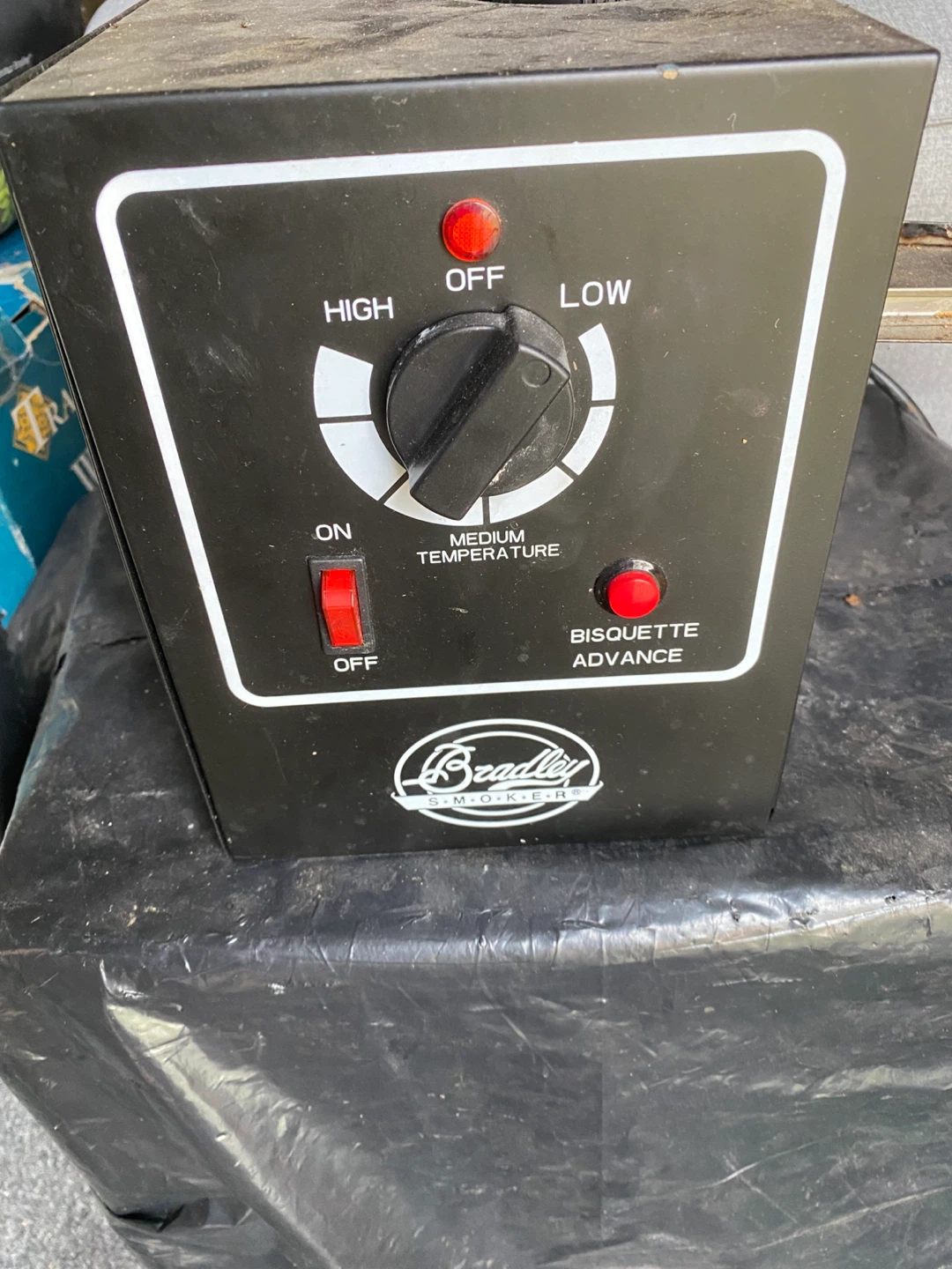 Bradley electric smoker $100 firm - photo 4