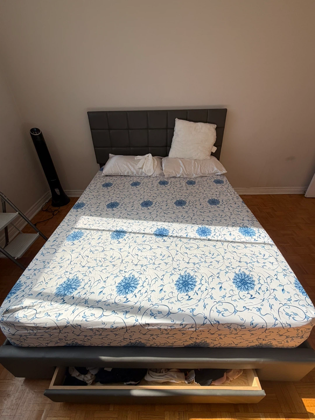 Queen Size Bed Frame & Mattress for Sale - photo 2